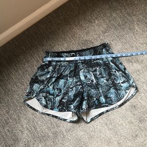 NWOT Lululemon Tracker Short 4”. Size 8.